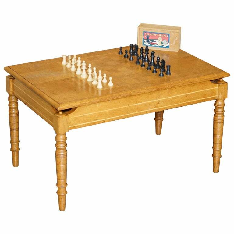VINTAGE HONEY OAK CHESS BOARD COFFEE TABLE WITH VINTAGE EBONISED CHESS SET