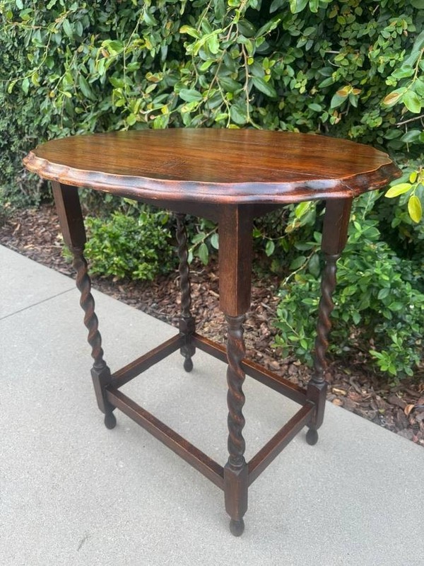 Jacobean Oak Barley Twist End/ Side Accent Table gallery