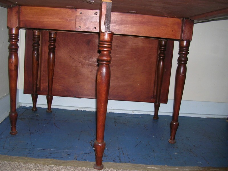 Gate leg drop leaf table BEAUTIFUL CONDITION, 72" x 44" open, 24" x 44" closed gallery