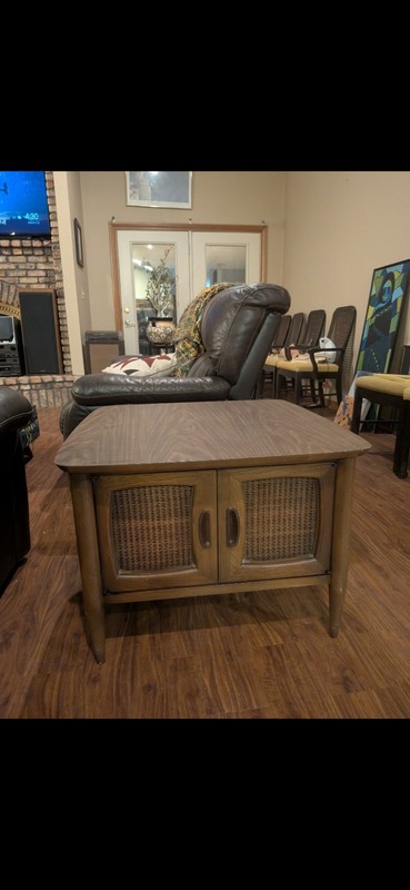 Vintage Side Table By Lane. Walnut Mid-century, Goods Condition