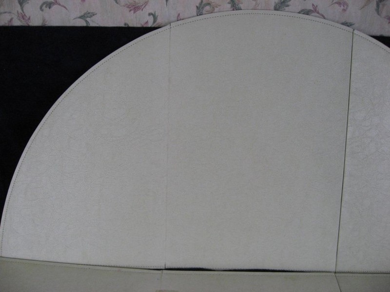 Broyhill Brasilia Round Dining Table Protector Pad gallery
