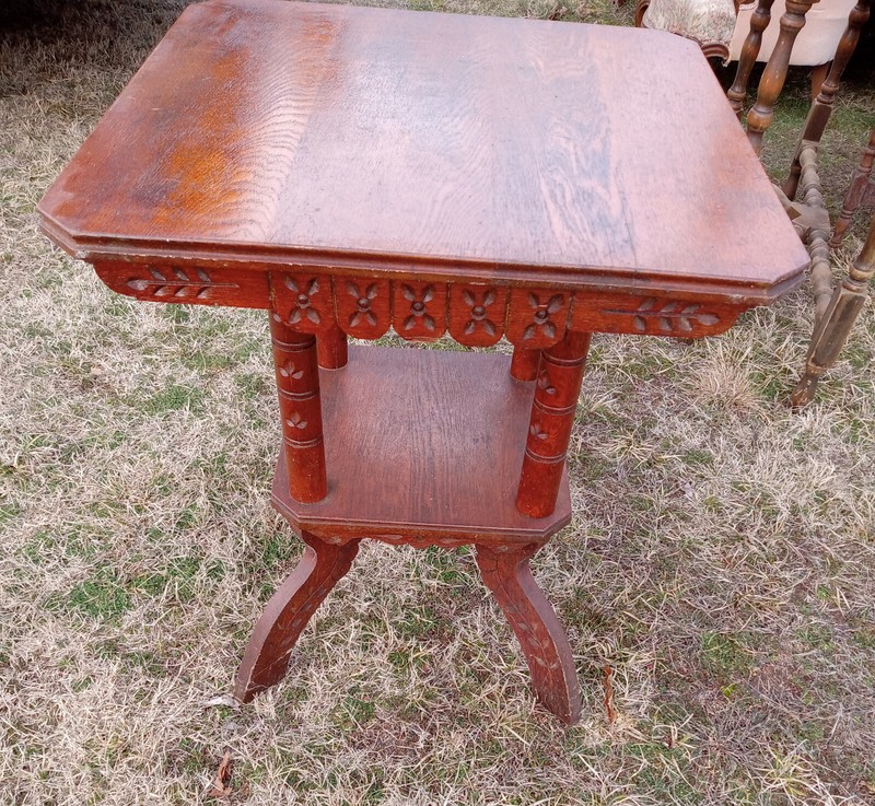 Oak Carved Parlor Table / Center Table (PRT143)