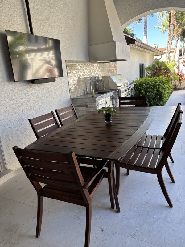 Wood Table Set With 4 Side Chairs And 2 End Chairs