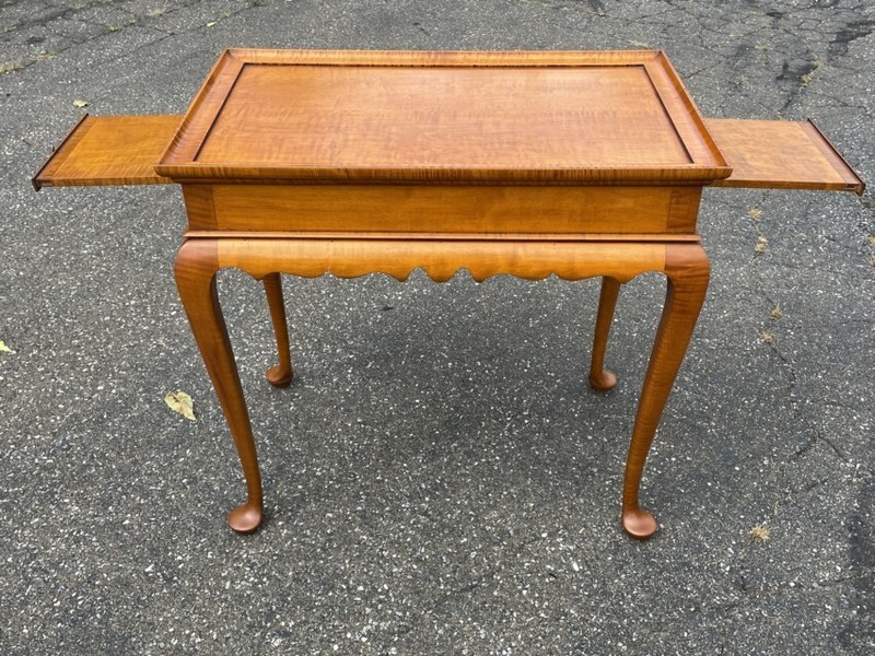 Vintage Eldred Wheeler solid tiger maple Queen Anne style tea table w 2 slides gallery