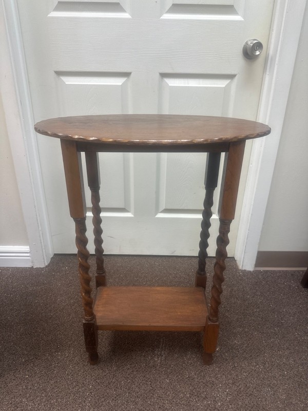 Nice Older Solid English Oak Lamp Side End Bedside Table With Barley Twist Legs