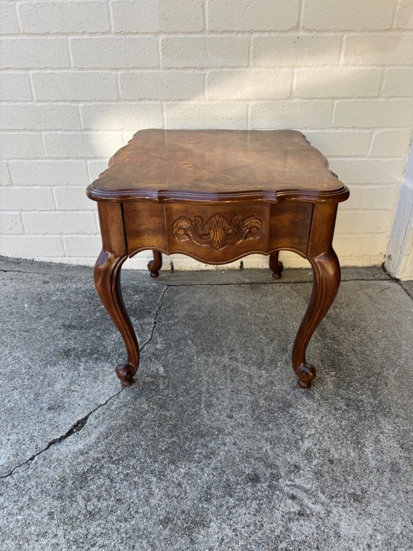 Bernhardt French Provincial Side Table / End Table with Burlwood Inlay Scallop T