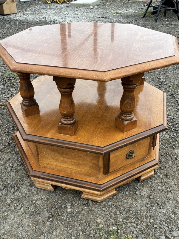 Thomas Furniture Shops 391-F Lamp Table Set of 2 End Tables with Drawer
