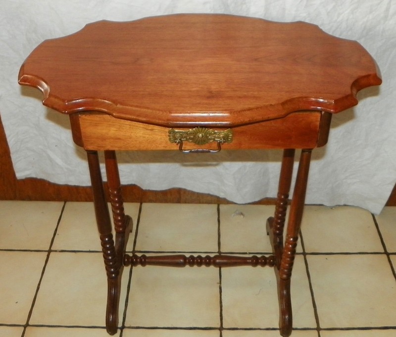 Solid Walnut Slab Top Turtle Top Entry Table with Protective Glass Top (ENT28)