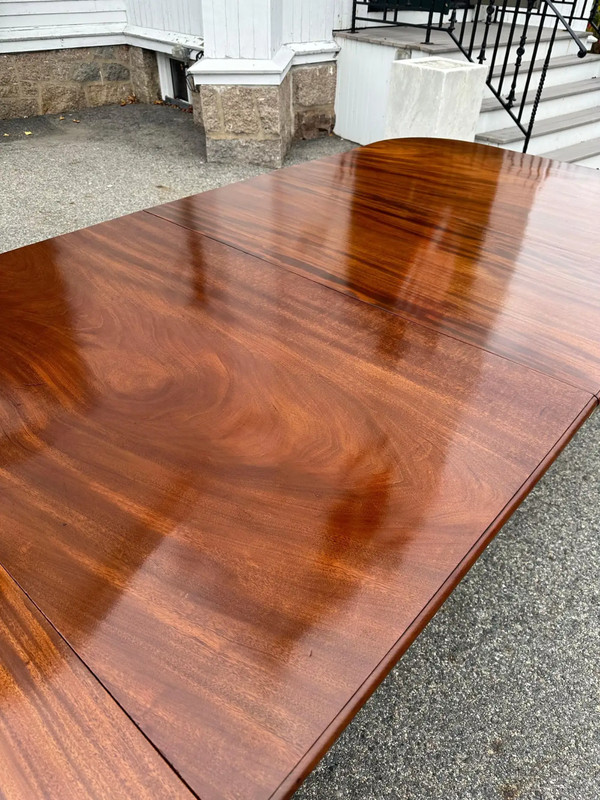 Early 19th Century English Regency Mahogany Three Pedestal Dining Table gallery