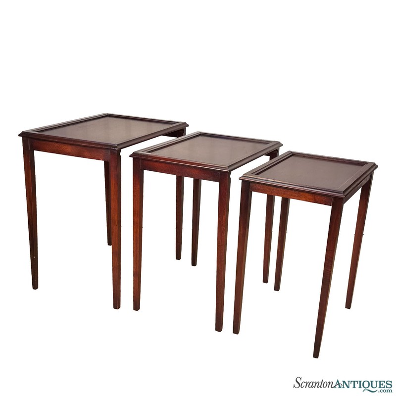 Antique Traditional Mahogany Cocktail Nesting Tables – Set of 3