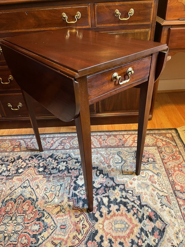 Henkel Harris Solid Mahogany Drop Leaf Pembroke Table No. 5604 gallery