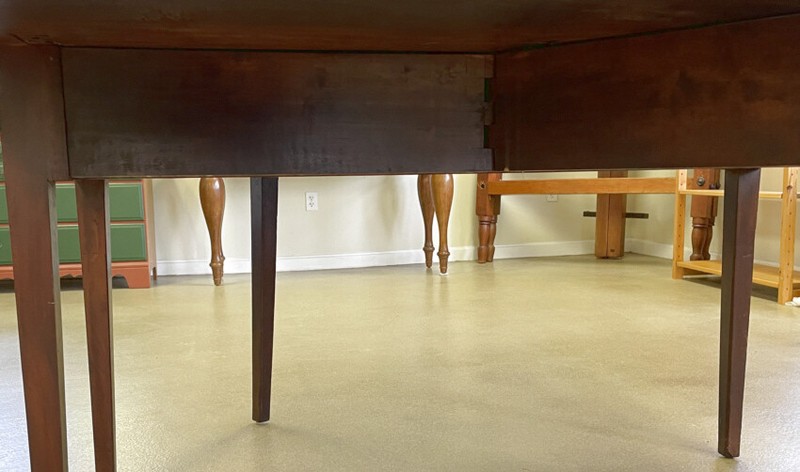 Rare American Hepplewhite San Domingo mahogany dining table Federal period c1810 gallery