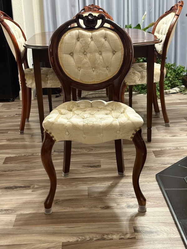 18th Century Classic by Drexel table (expandable 48" to 84") and 8 chairs. gallery