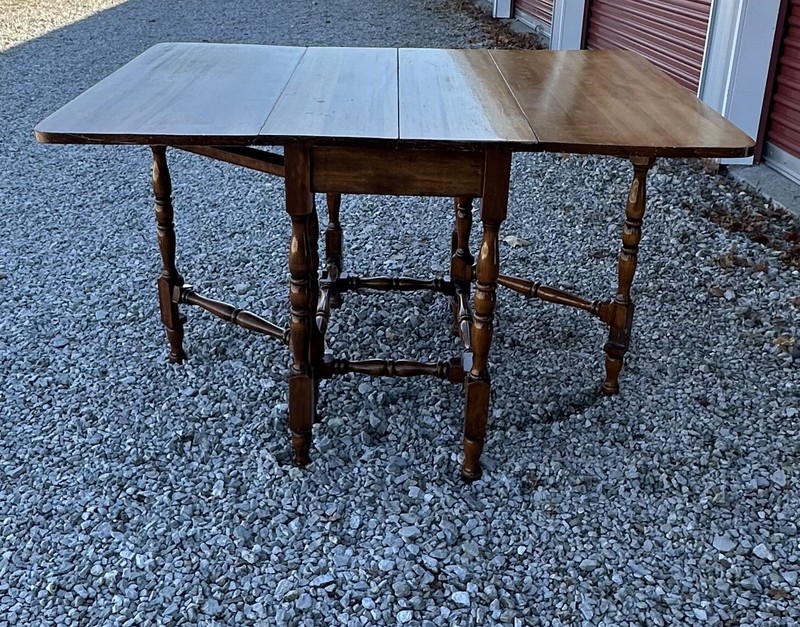 Vintage Spindle Gateleg Table W/ Drop Side & Hidden Butterfly Center Leaf