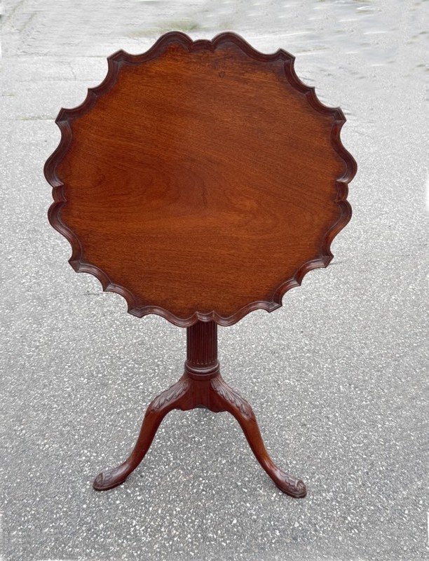 George III birdcage tilt-top tea table in solid mahogany. English, c1760-1780