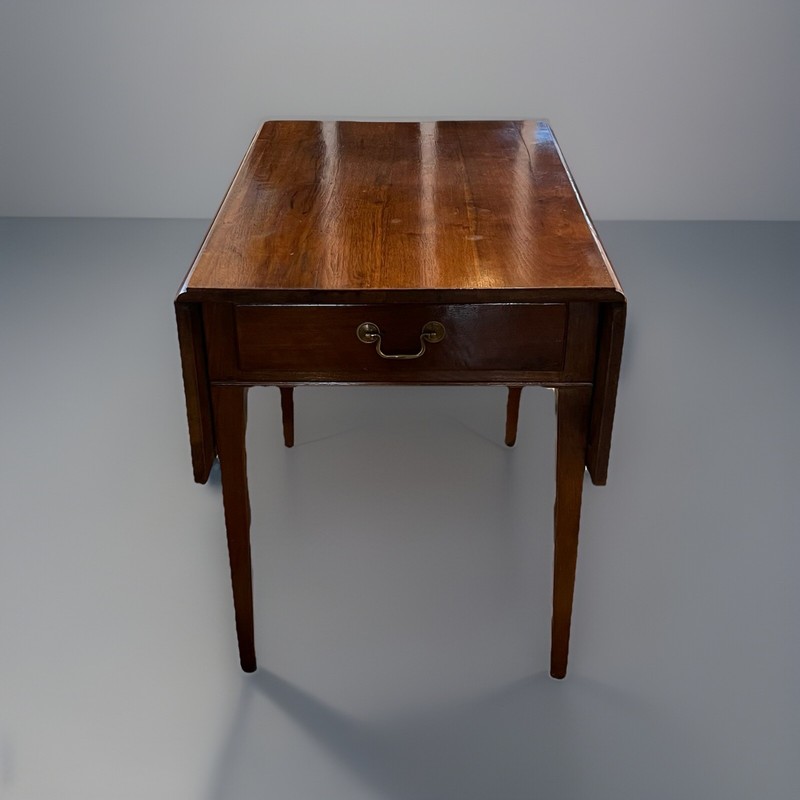 Antique American Hepplewhite Walnut Pembroke Table, C1790 gallery
