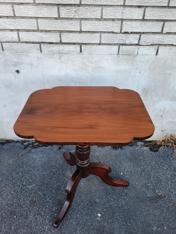 Antique Federal Sheraton Style Mahogany Tilt Top Tea Table Candle Stand