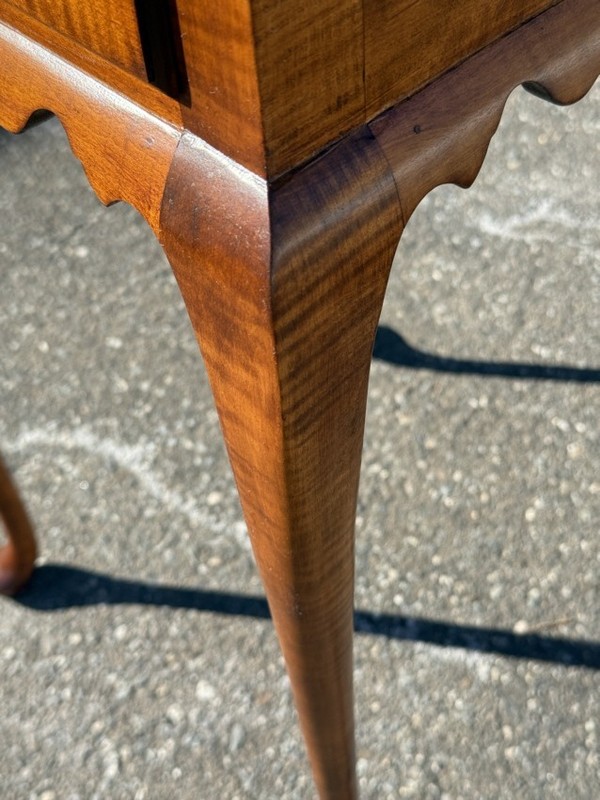 Vintage D.R. Dimes Benchmark tiger maple table w 2 board porringer corner top gallery
