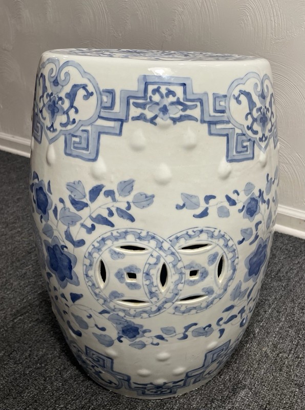 Vintage Chinese Porcelain Garden Stool Side Table Pedestal White Blue Chinoiser gallery