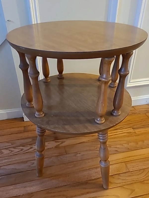 Vintage Solid Wood End Table Round Two Tier 17″ Maple Laminate Top (d3)
