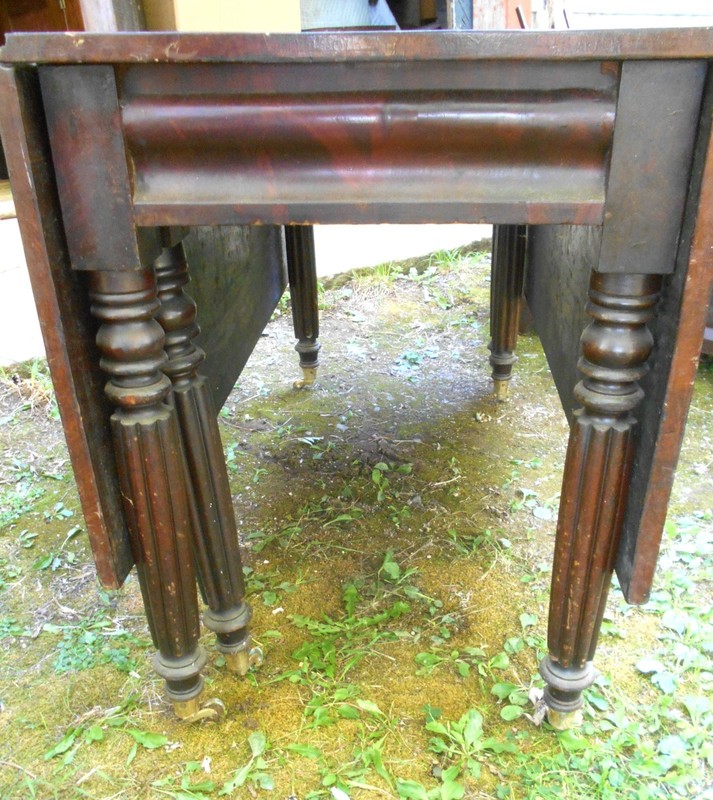 ANTIQUE SHERATON / EMPIRE DEEP LEAF MAHOGANY DROP LEAF DINING TABLE