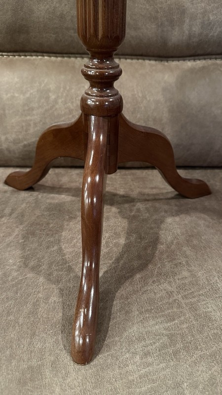 1990s Vintage Bombay Company End Table gallery