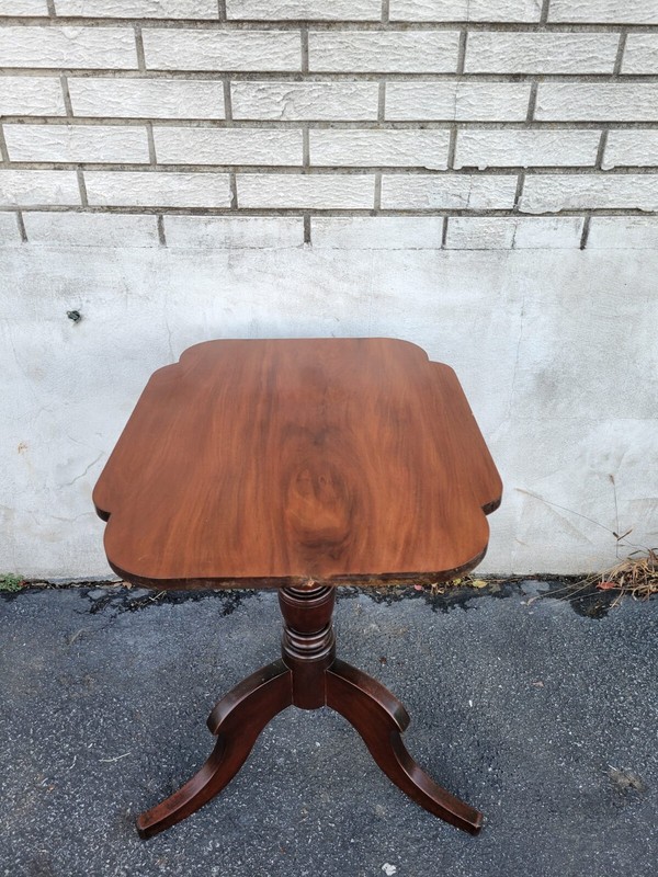 Antique Federal Sheraton Style Mahogany Tilt Top Tea Table Candle Stand gallery