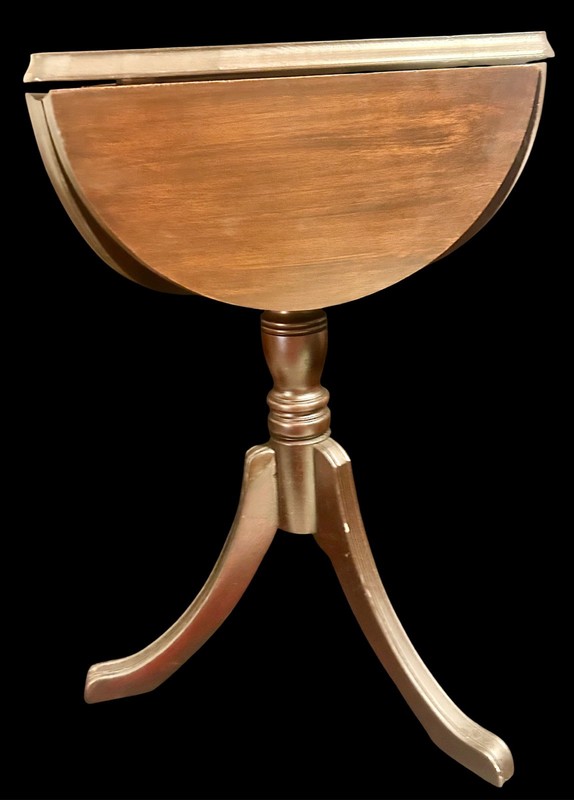 Vintage 1940s Solid Mahogany Three-Leaf Clover Drop-Leaf Occasional Table gallery