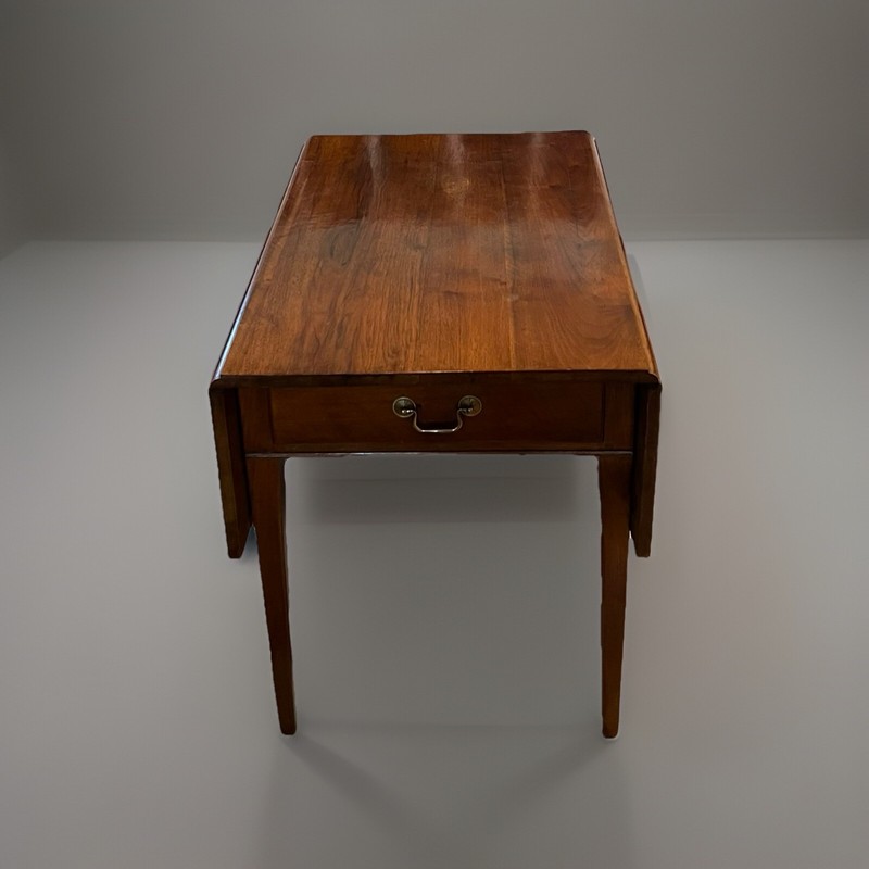 Antique American Hepplewhite Walnut Pembroke Table, C1790 gallery
