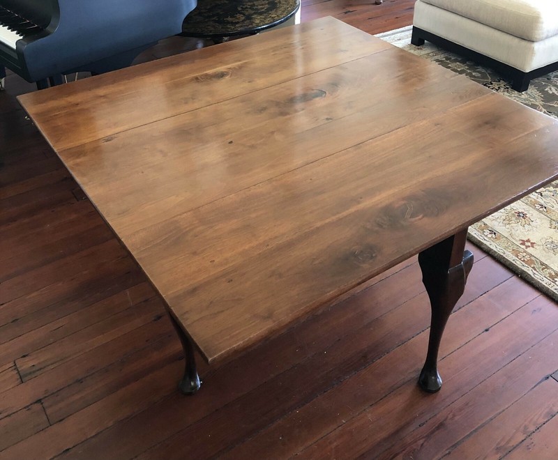 Philadelphia Area, Mid 18th c.Rectangular Walnut Drop Leaf Dining Table gallery