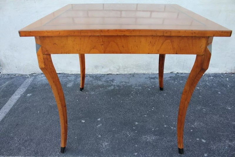 Great Italian Neo-Classical Inlaid Yew Wood Breakfast Game Side Table gallery