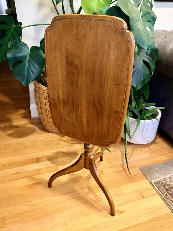 Ethan Allen Maple Spider Feet Tilt-Top Tray Side Wood Table