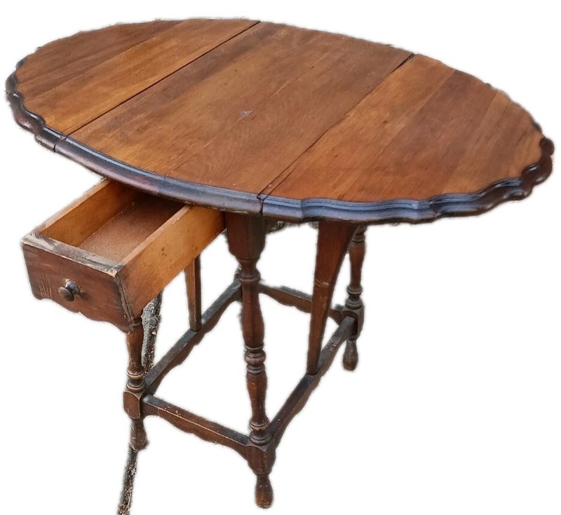 18th Century New England William And Mary Gate Leg Table gallery