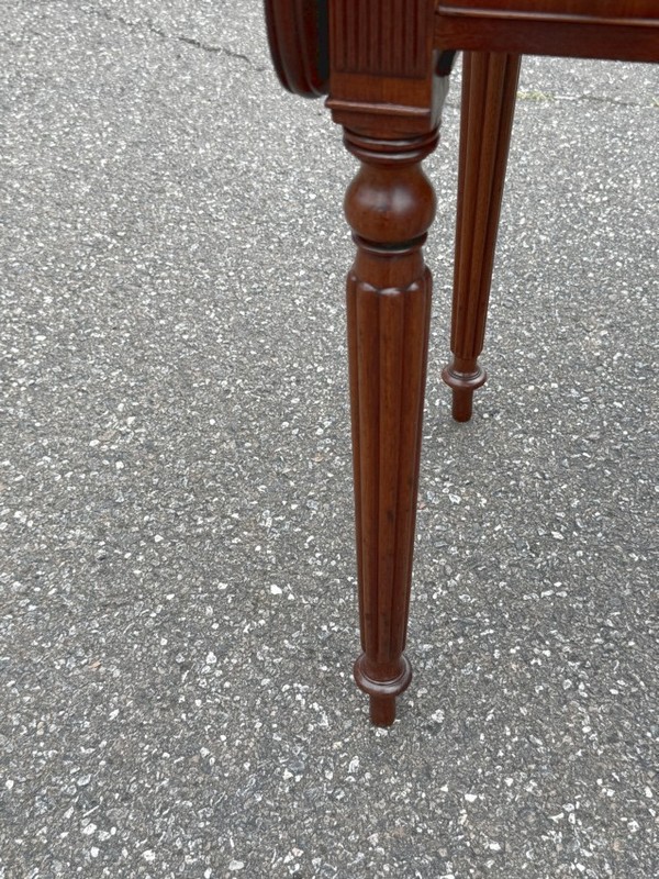 Authentic Period Sheraton table or stand in flame mahogany. American, circa 1820 gallery