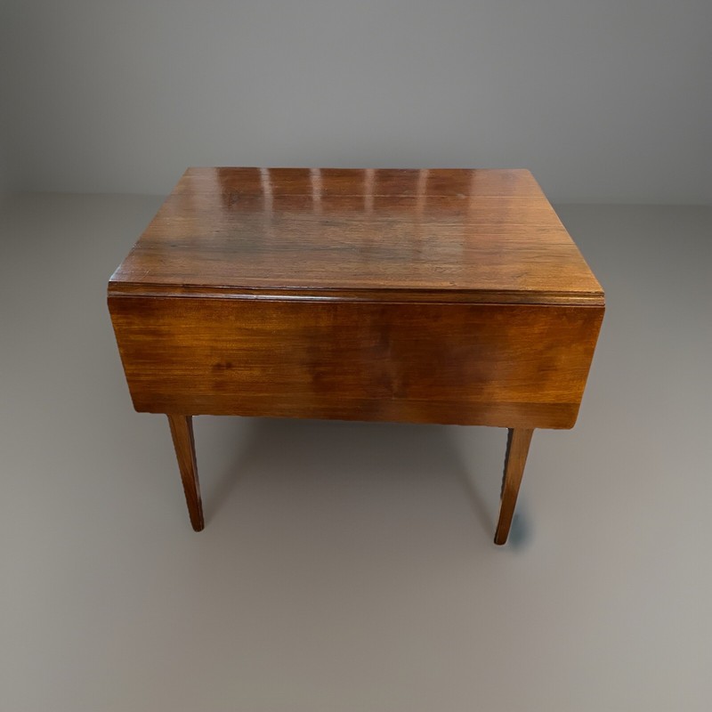 Antique American Hepplewhite Walnut Pembroke Table, C1790 gallery