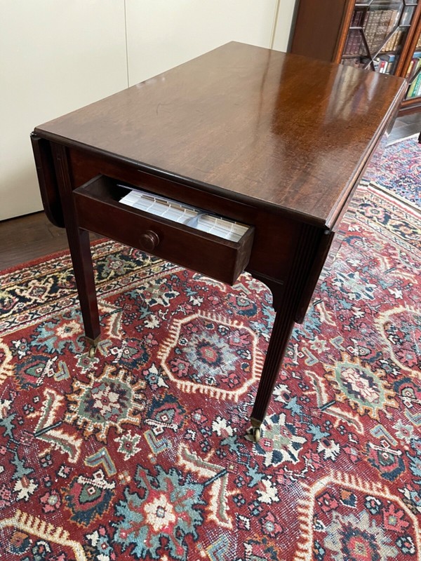 Antique English Georgian Mahogany Breakfast Drop Leaf Table c1825 39x25x28-1/2h gallery