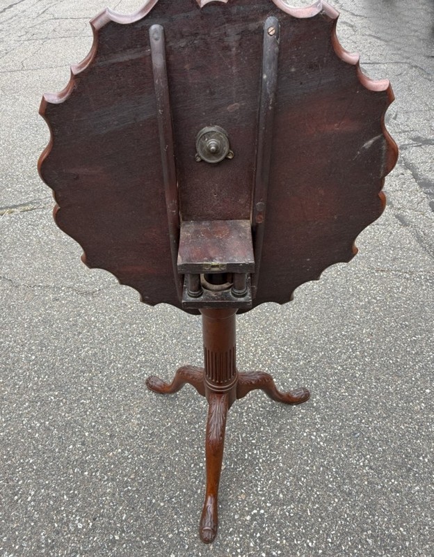 George III birdcage tilt-top tea table in solid mahogany. English, c1760-1780 gallery