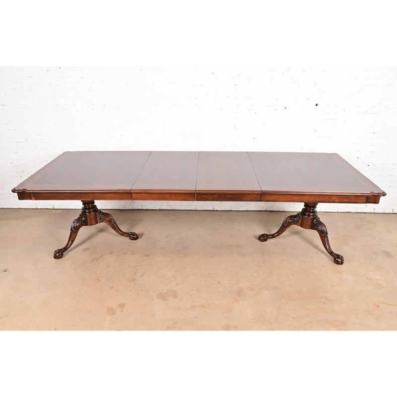 Thomasville Chippendale Banded Flame Mahogany Pedestal Dining Table, Refinished gallery