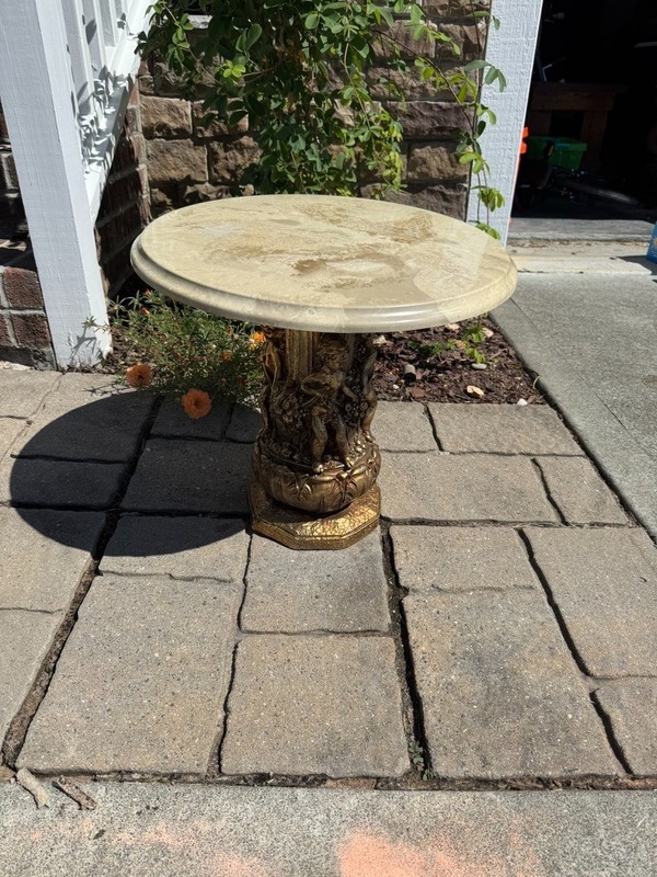 Cherub 15″ Resin Pedestal Side Table