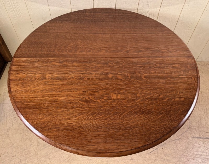 Antique Oak Hastings Table Co. Table with 5 original leaves gallery