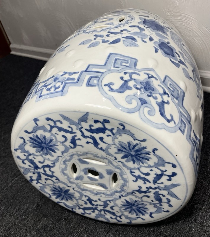 Vintage Chinese Porcelain Garden Stool Side Table Pedestal White Blue Chinoiser gallery