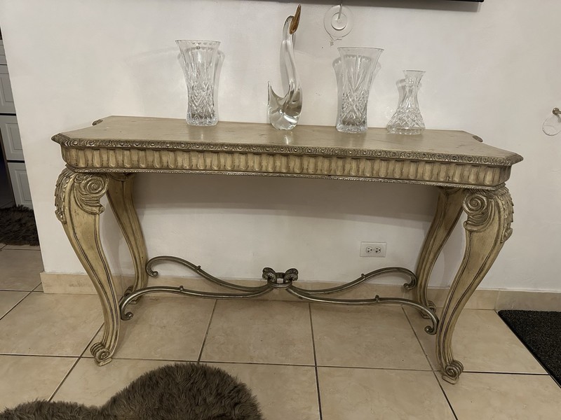 Vintage French Provincial Console Table – Ornate Carved Details, Antique Gold