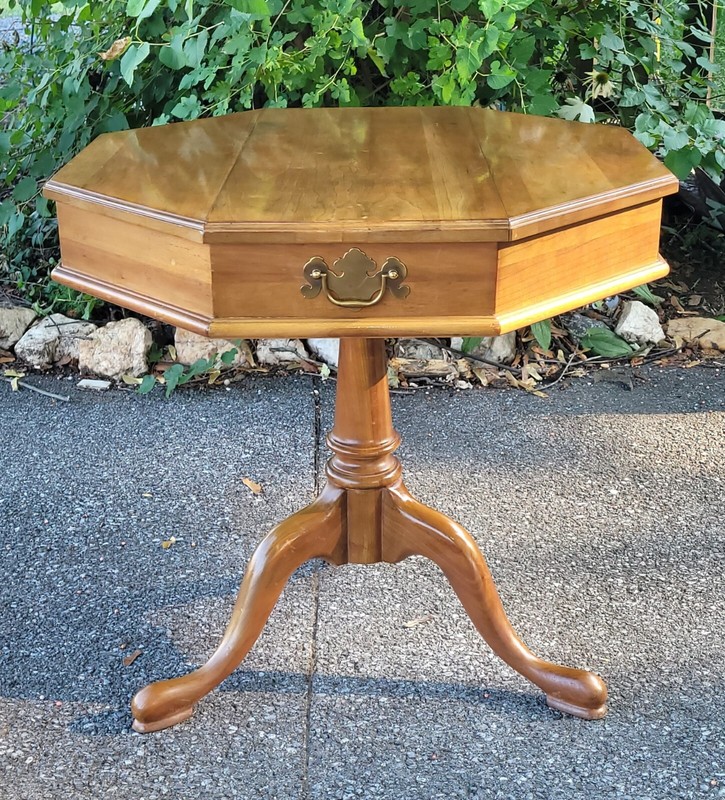 Henkel Harris Jefferson Black Cherry Octagon Flip Top Pedestal Center Side Table
