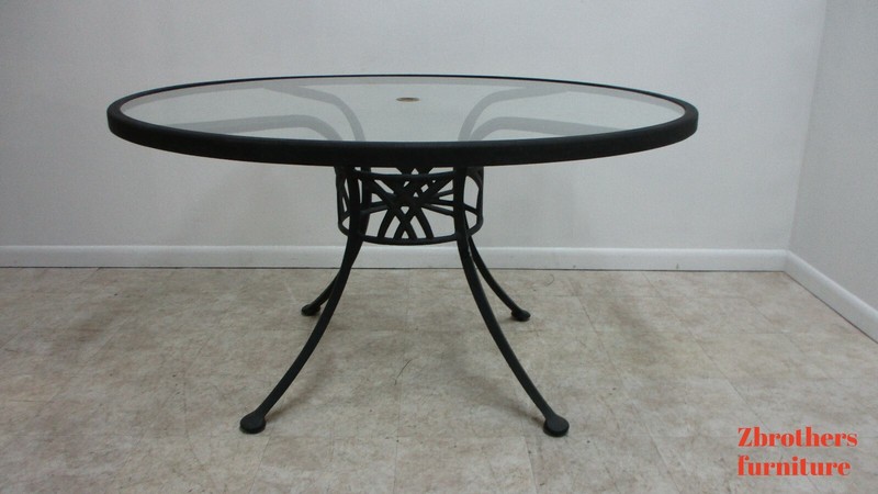 Landgrave Patio Porch Outdoor Round Dining Dinette Table Cast Classics A
