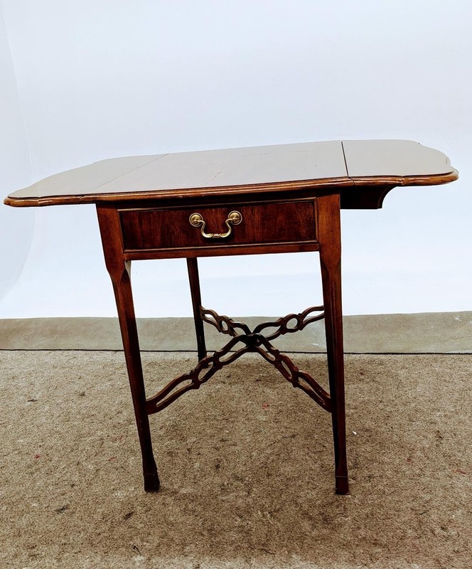 VINTAGE DREXEL HERITAGE CHIPPENDALE FLIP-TOP MAHOGANY TABLE gallery
