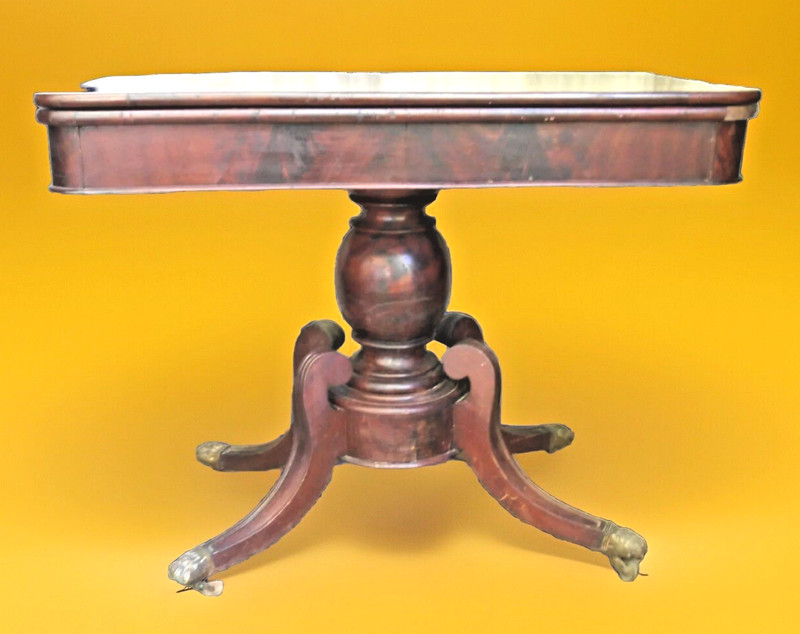 ANTIQUE CLASSICAL FEDERAL MAHOGANY SABER LEG CARD TABLE