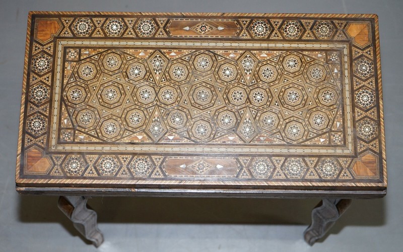 HIGHLY COLLECTABLE CIRCA 1910 SYRIAN DAMASCUS INLAID BACKGAMMON CARD TABLE gallery