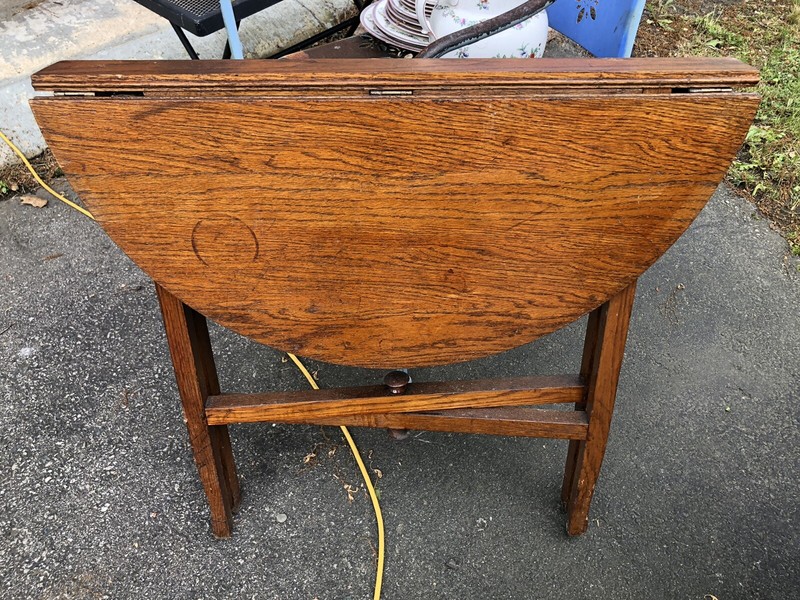 Antique Arts & Crafts Folding Oak Round Table Fold Down Sides Easy Storage gallery