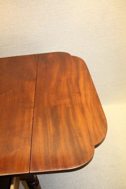 19th C. Federal American Solid Mahogany Drop Leaf Breakfast Sofa Table gallery