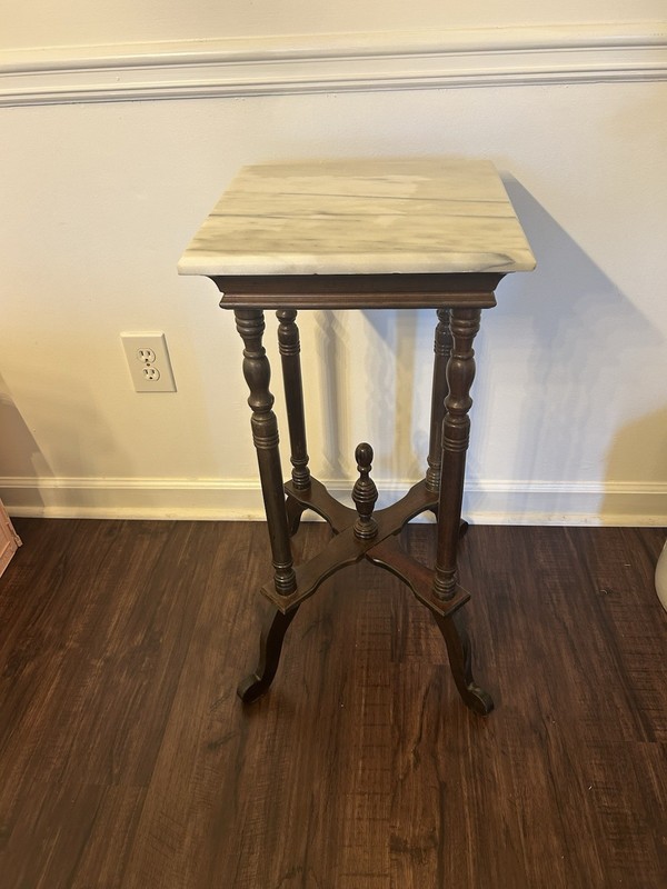 VTG 1970s American French Country Mahogany Wood 29” Pedestal Side Marble Table